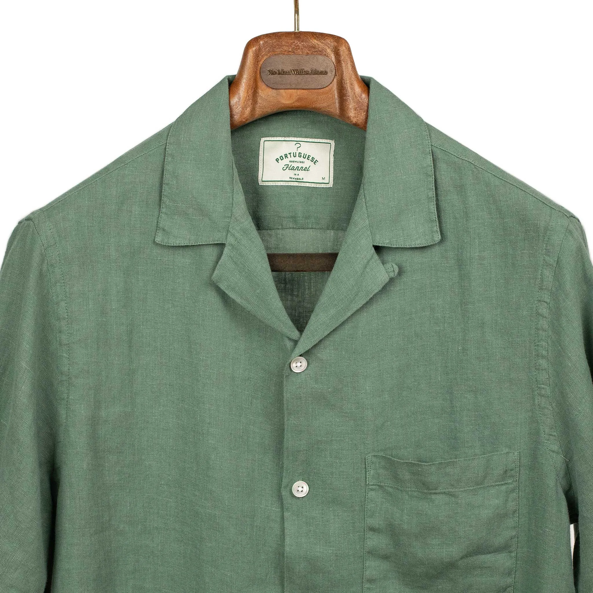 Camp collar shirt in green garment washed linen