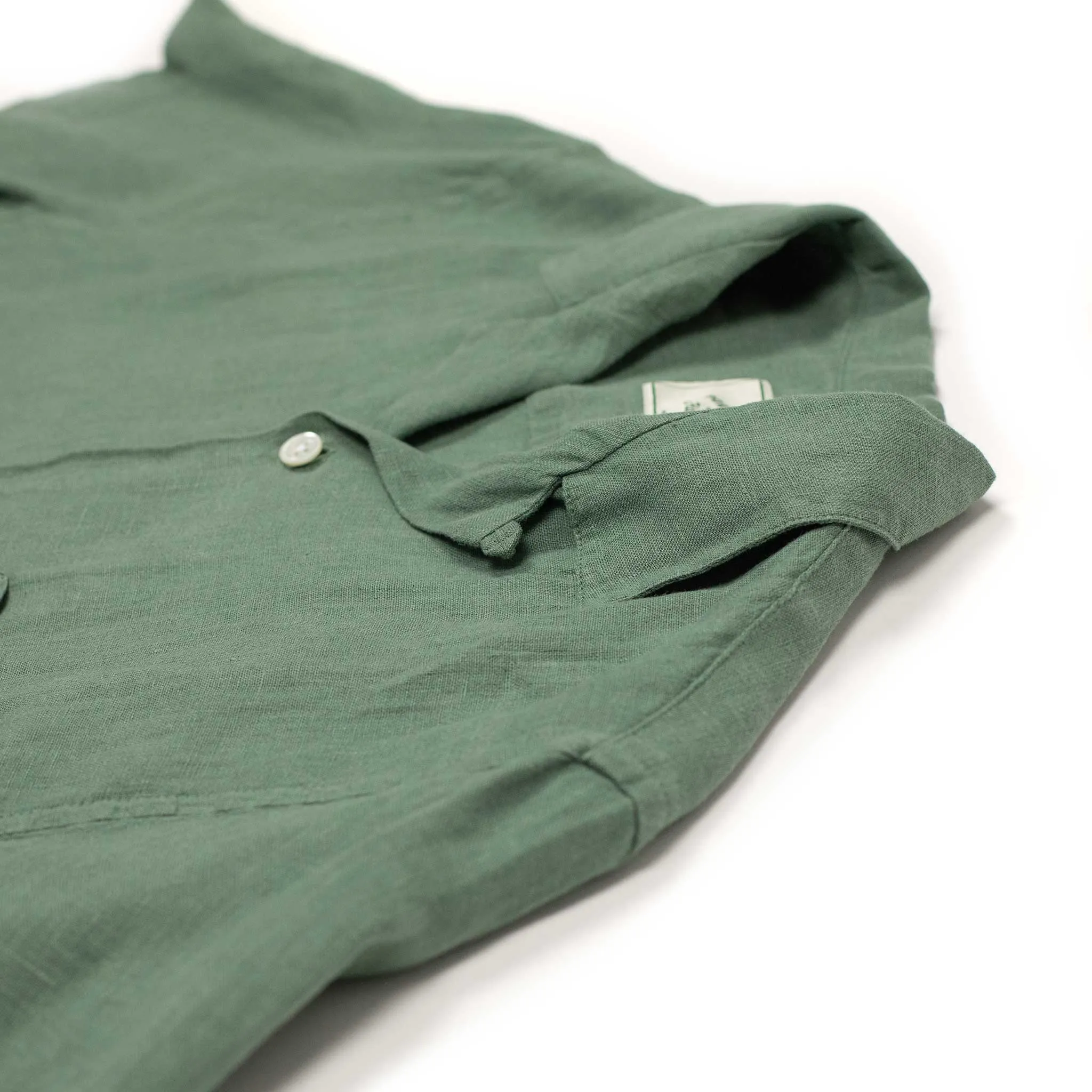 Camp collar shirt in green garment washed linen