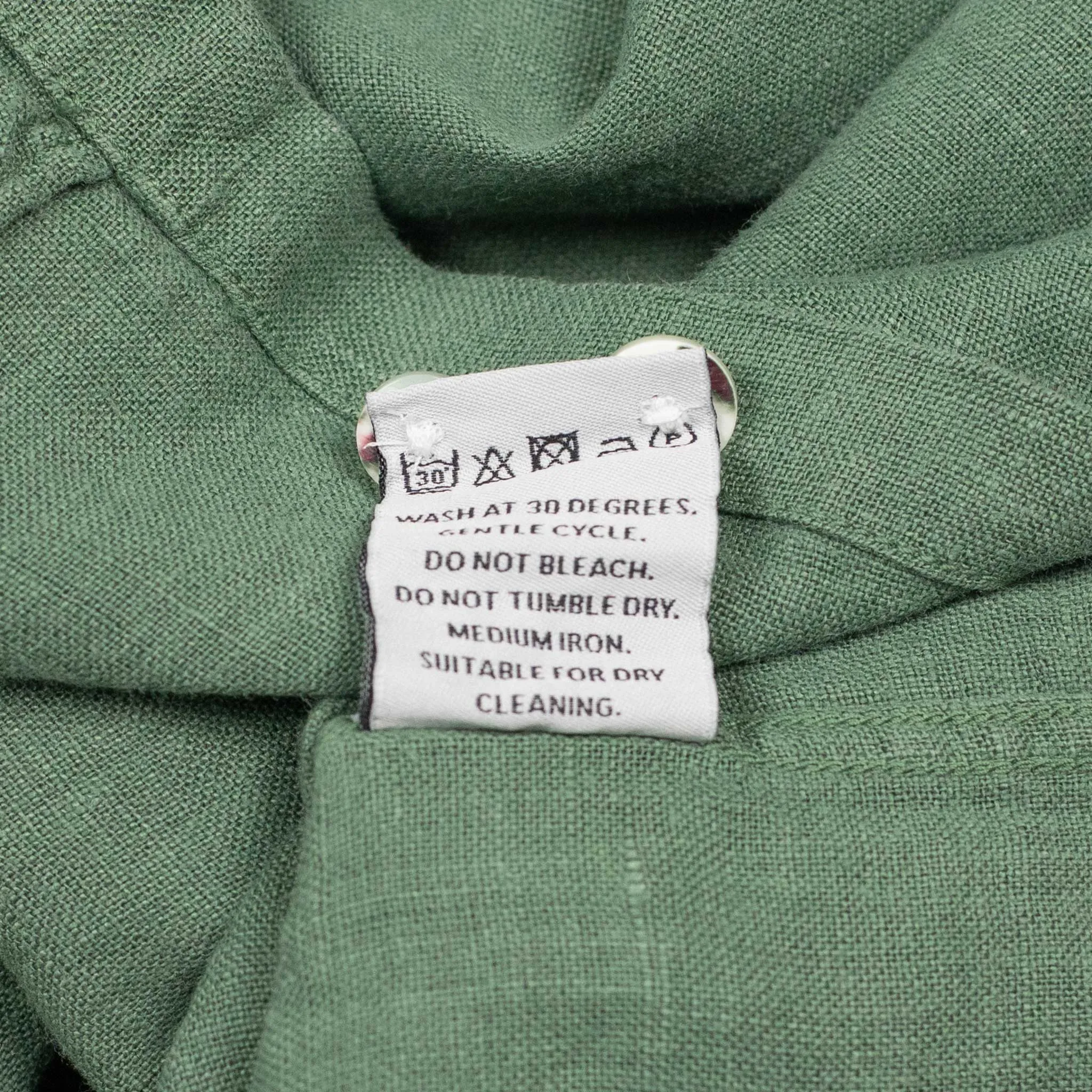 Camp collar shirt in green garment washed linen