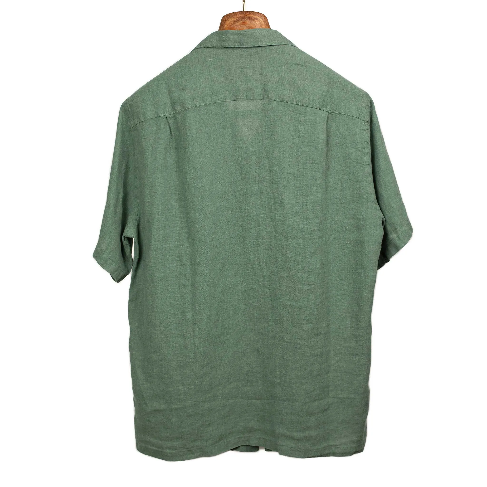 Camp collar shirt in green garment washed linen