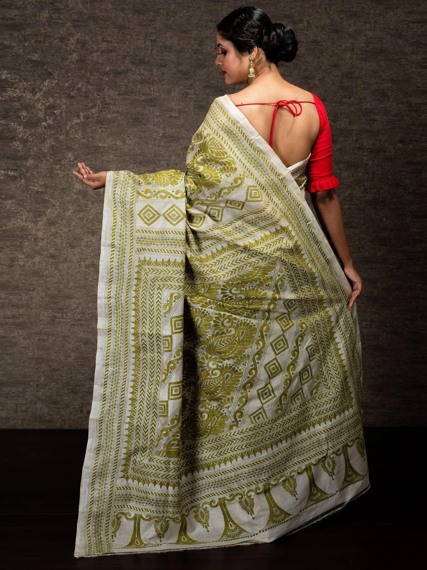 Elegant Par Anchal Buti Kantha Stitch Tussar Silk Saree