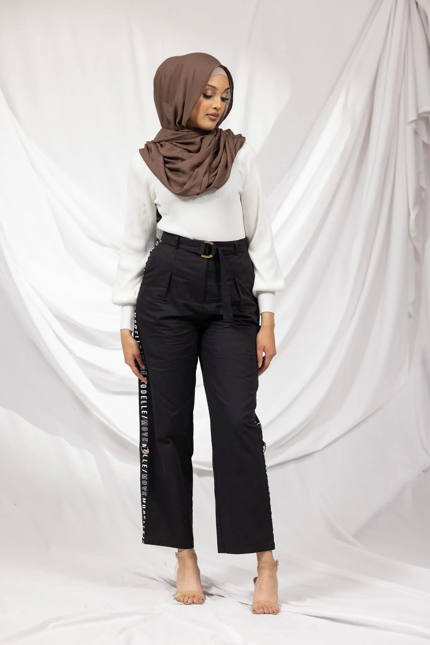 Modelle/Move Salome Detailed Pants