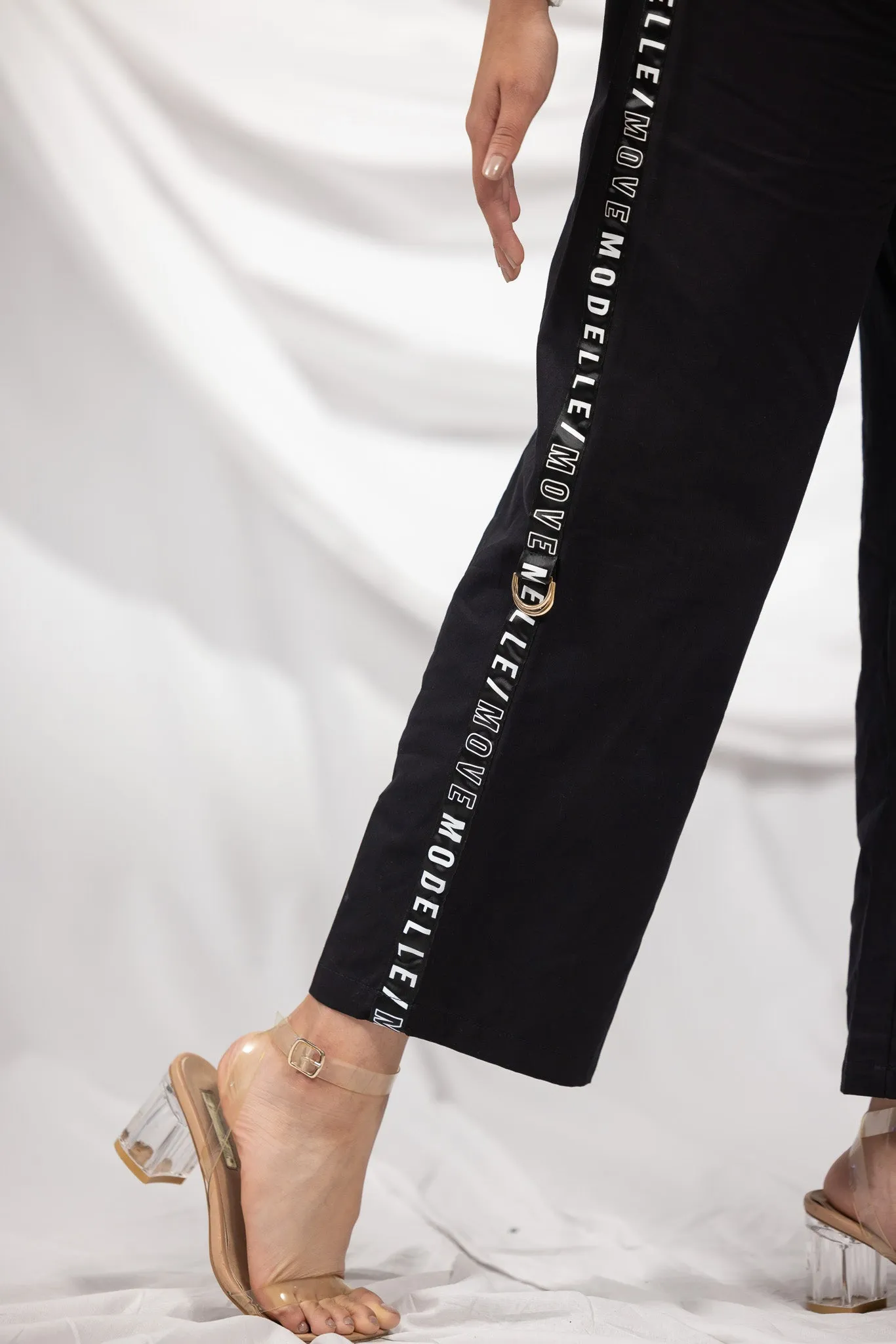 Modelle/Move Salome Detailed Pants