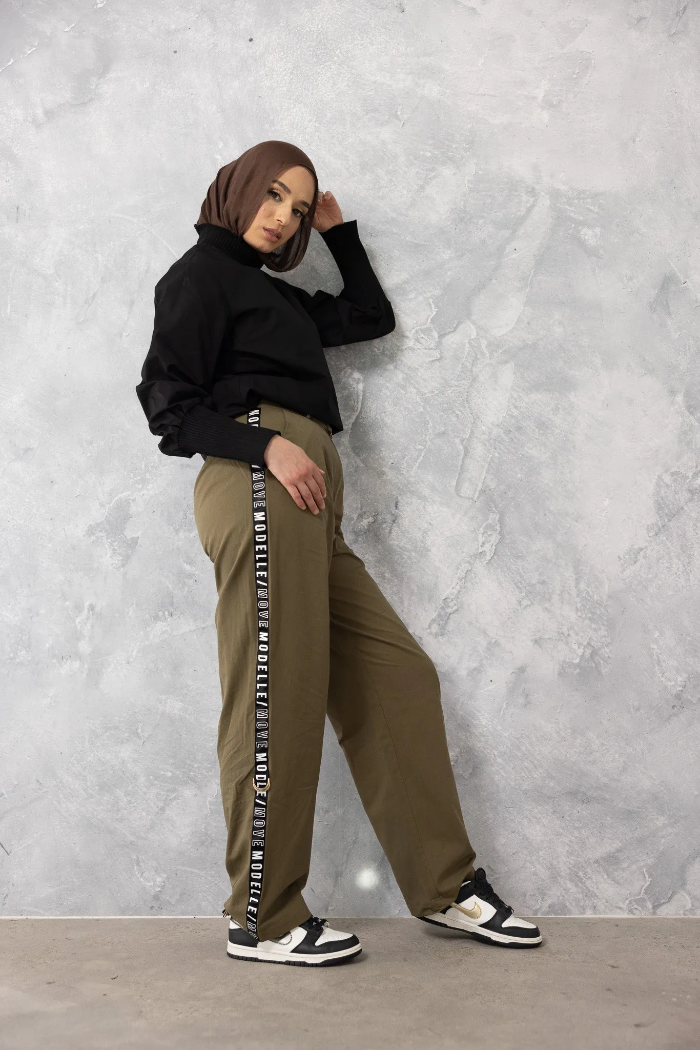 Modelle/Move Salome Detailed Pants